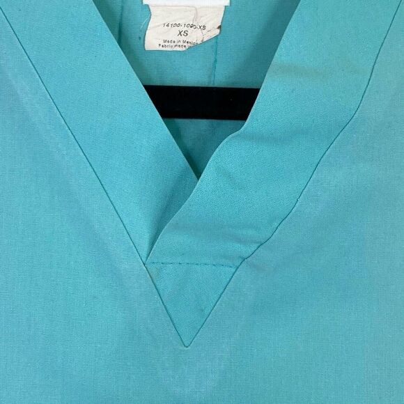 Uniform Advantage UA Scrubs V-Neck Solid Blue Scrub Top Shirt Size XS - Picture 6 of 6